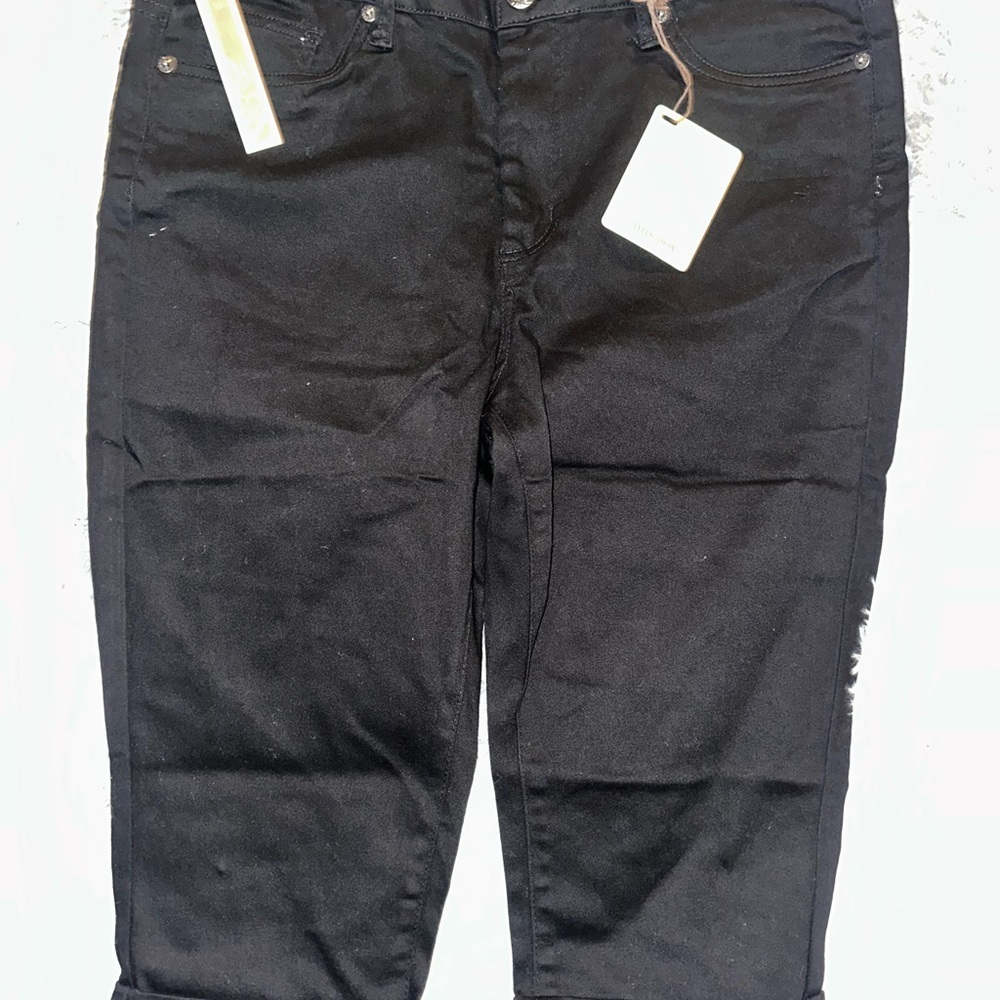 Hybrid & company Black Capris Pants - NWT Size 14